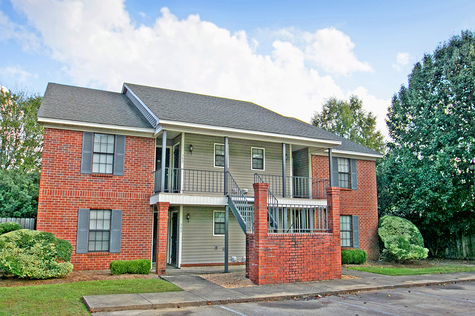 Shady Oaks The Multifamily Advisory Group at Cushman & Wakefield